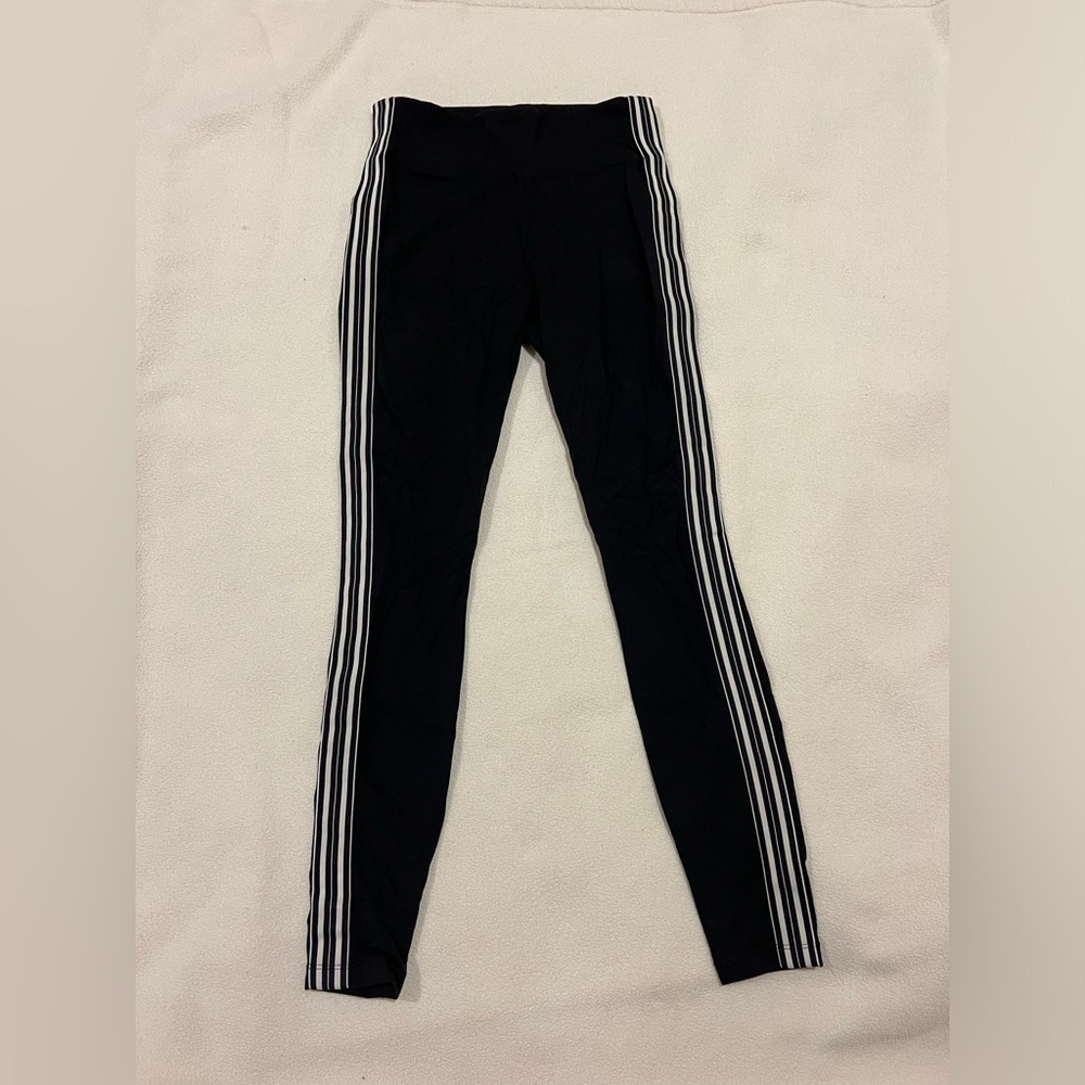 Athleta Black and White Leggings with Sleek Design